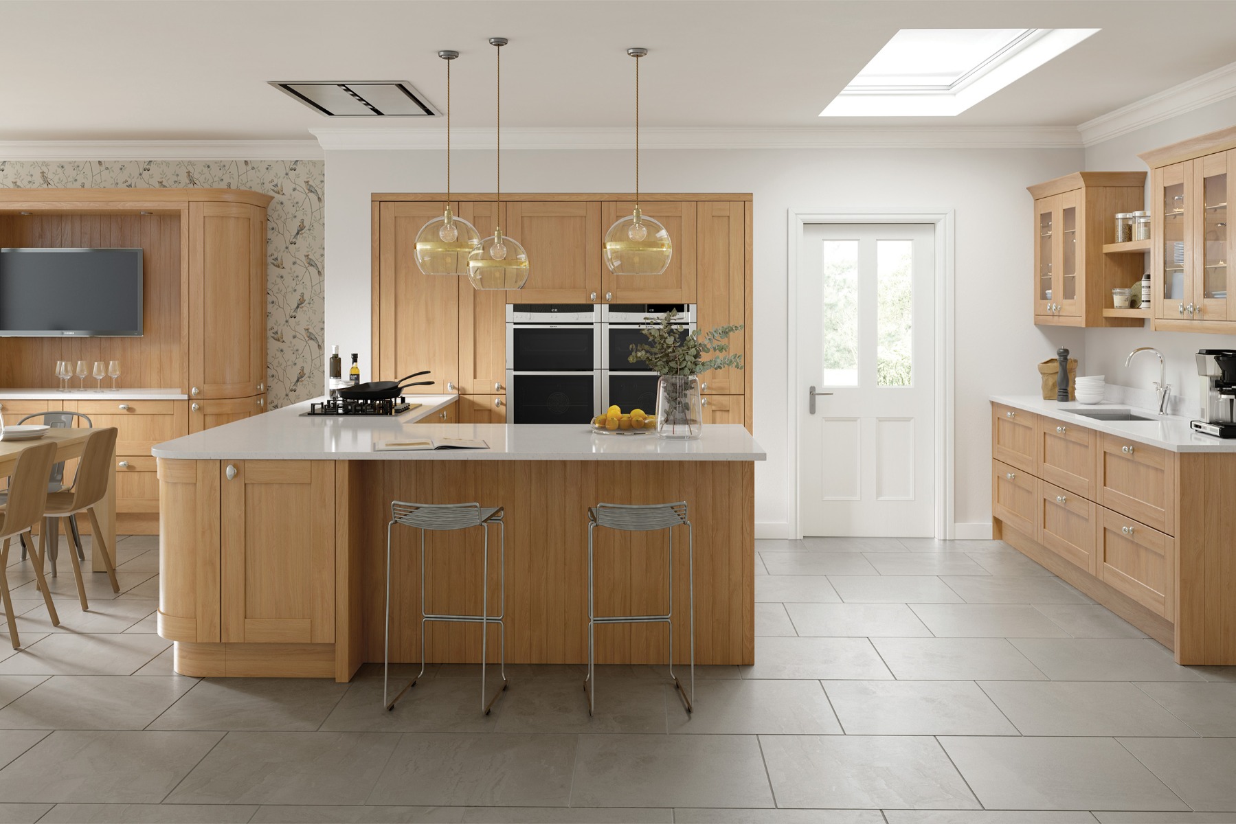 The Cambridge kitchen in oak, a warm classic shaker
